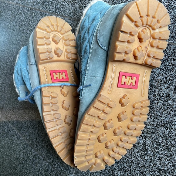 Helly Hansen boots, gently worn! Light blue/grey color, size 6.5 in women’s - Picture 4 of 4